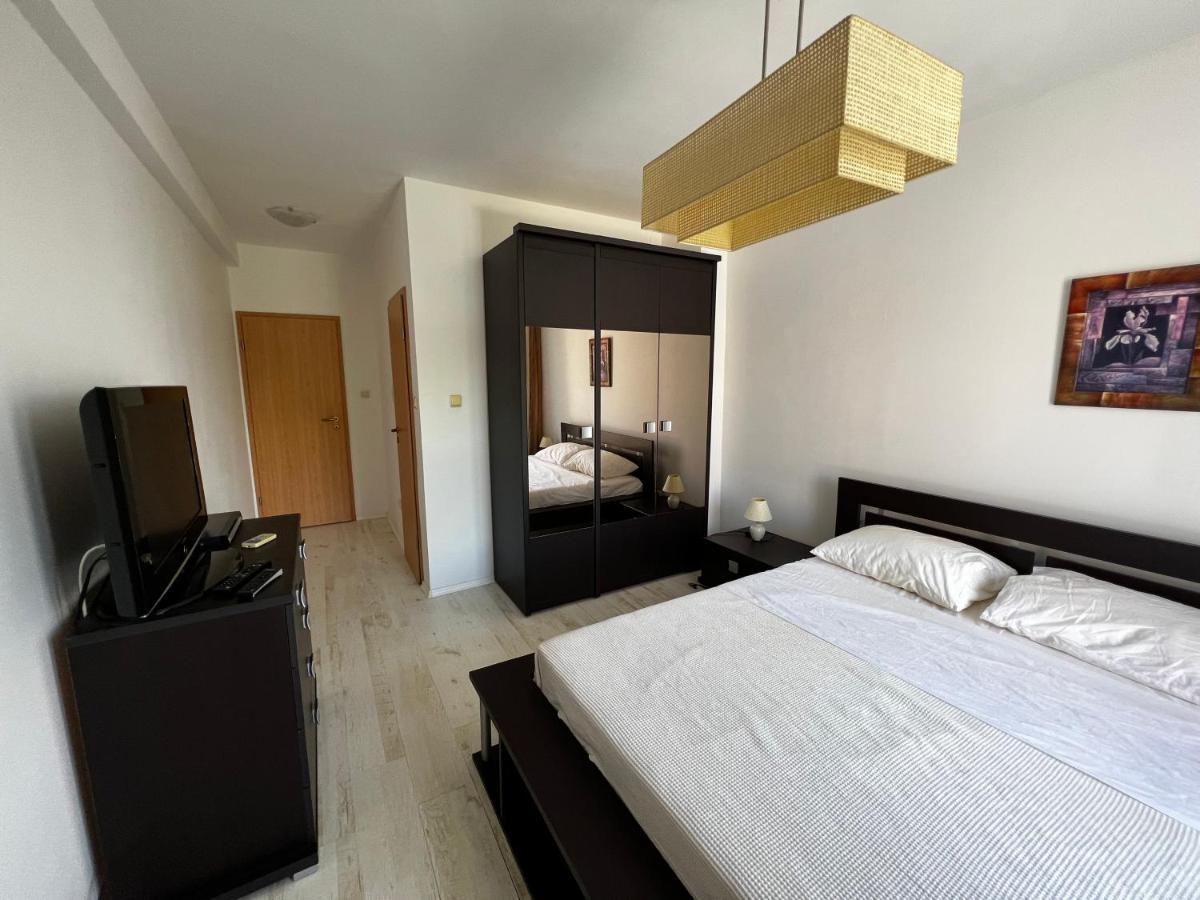 Modern Beachfront Apartment With Pool ラヴダ エクステリア 写真