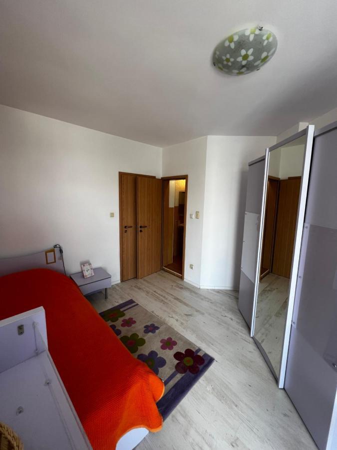 Modern Beachfront Apartment With Pool ラヴダ エクステリア 写真