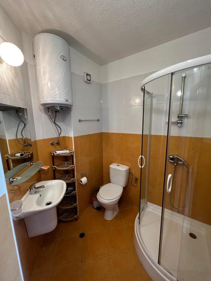 Modern Beachfront Apartment With Pool ラヴダ エクステリア 写真