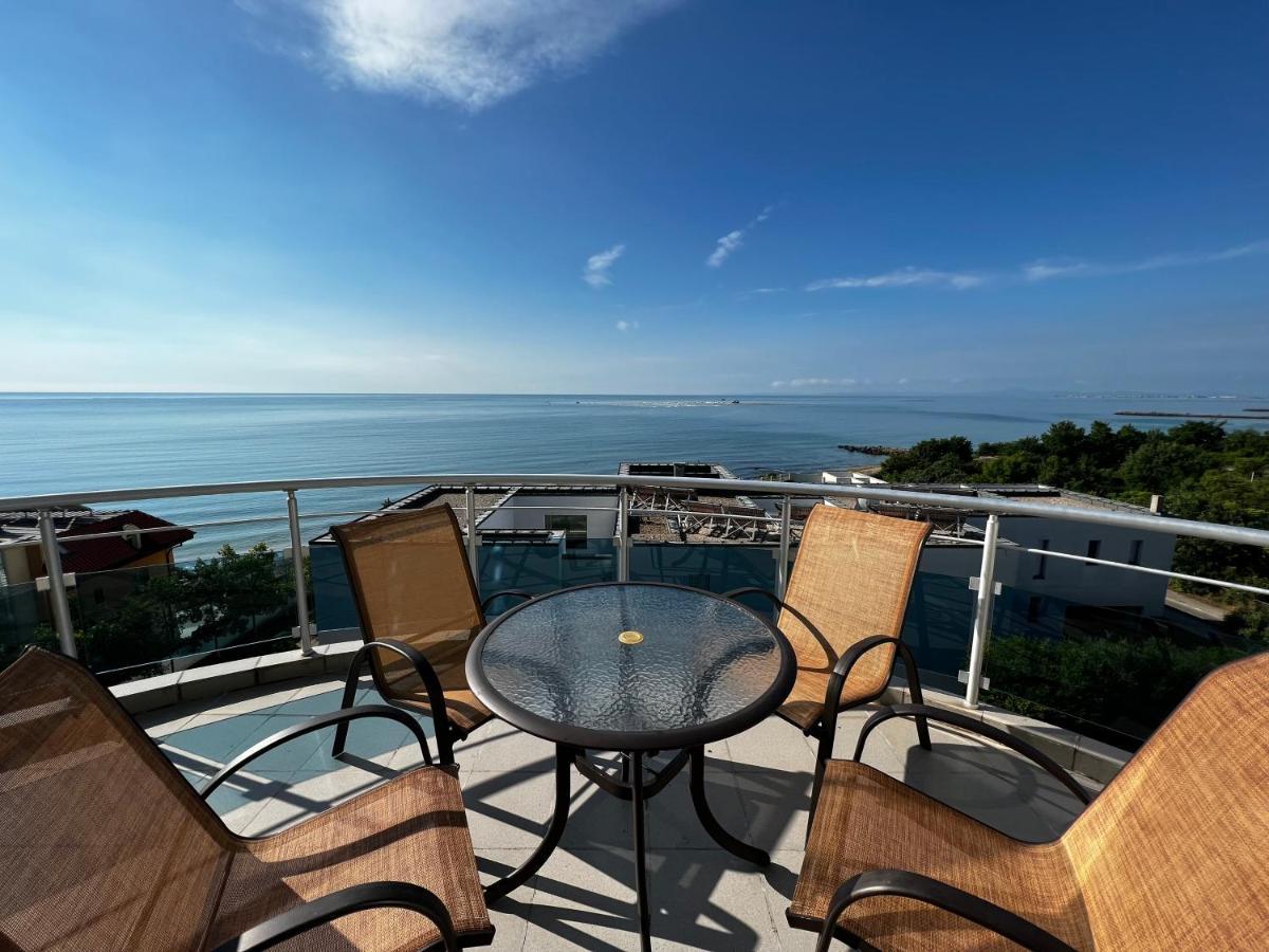 Modern Beachfront Apartment With Pool ラヴダ エクステリア 写真
