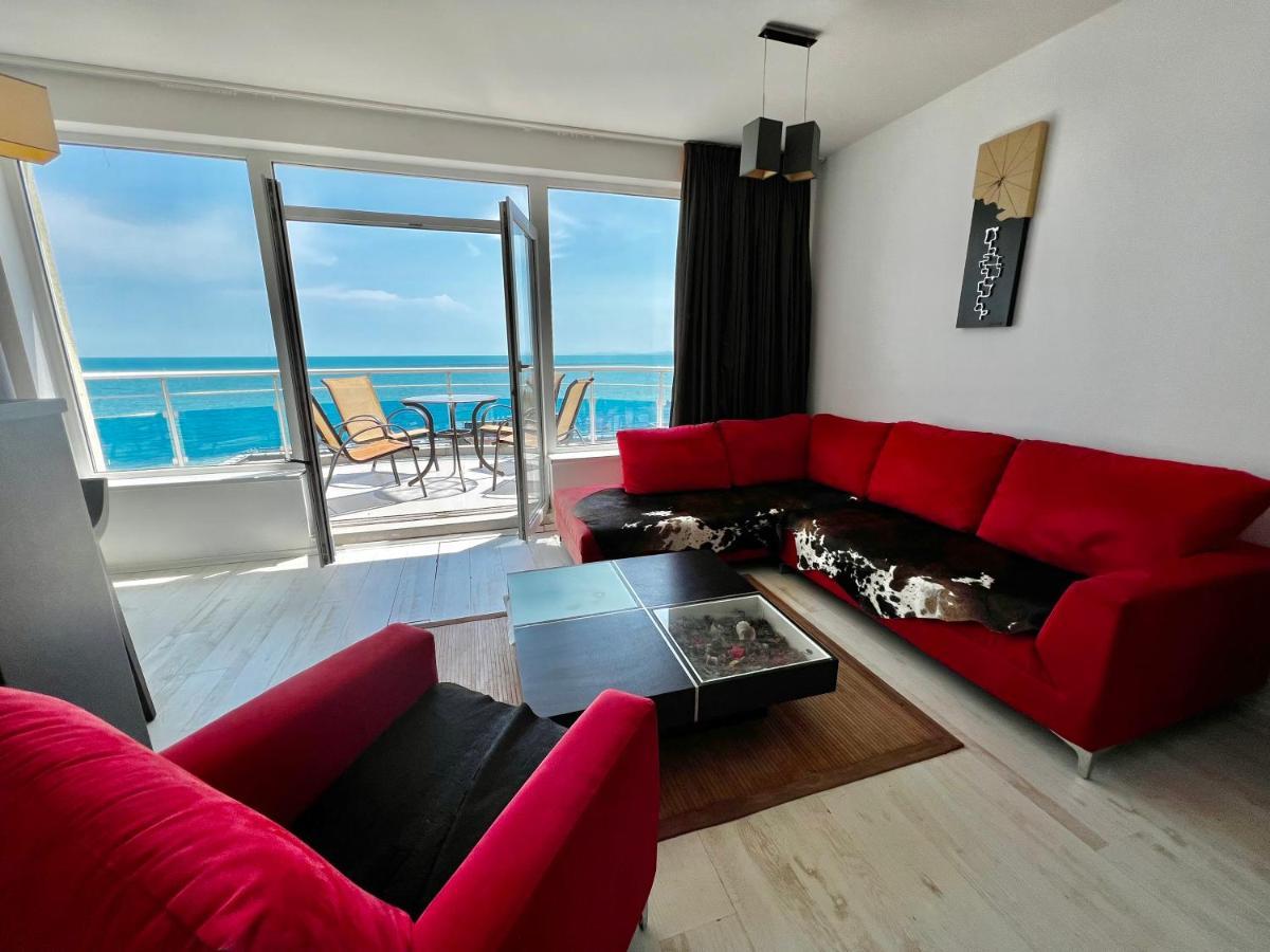 Modern Beachfront Apartment With Pool ラヴダ エクステリア 写真