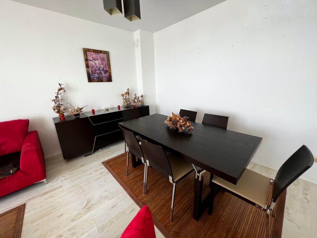 Modern Beachfront Apartment With Pool ラヴダ エクステリア 写真