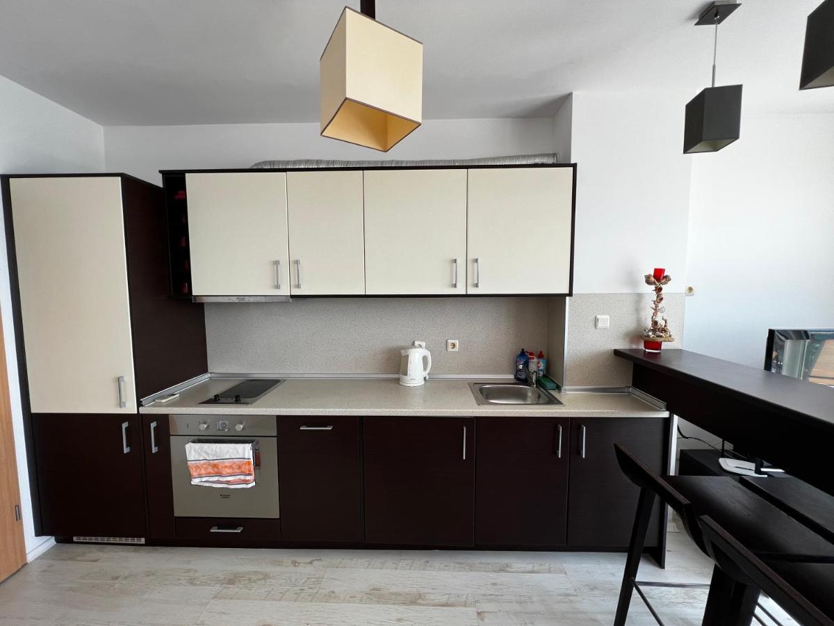 Modern Beachfront Apartment With Pool ラヴダ エクステリア 写真