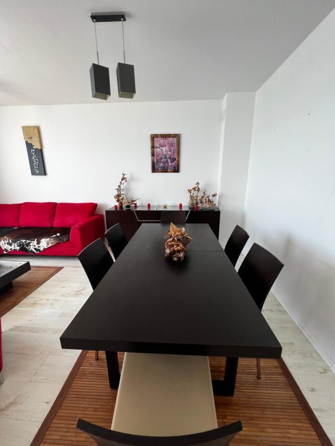 Modern Beachfront Apartment With Pool ラヴダ エクステリア 写真