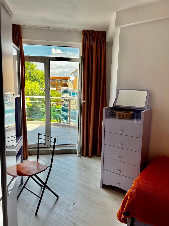 Modern Beachfront Apartment With Pool ラヴダ エクステリア 写真